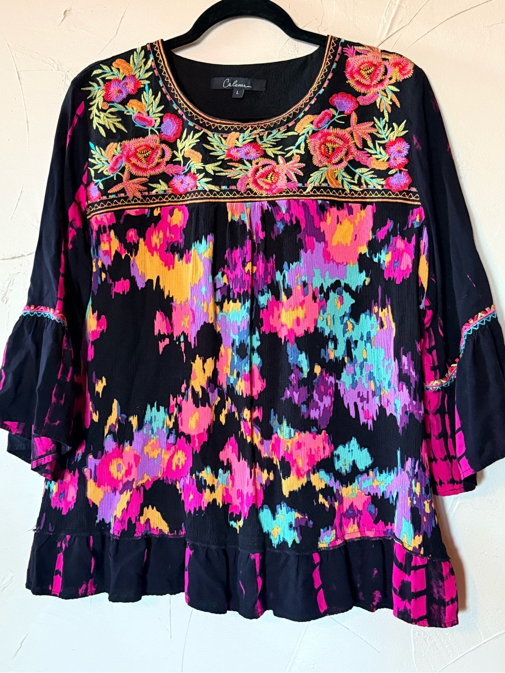 CALESSA Bright embroidered boho Floral Top with bell sleeves and ruffle - Picture 2 of 7
